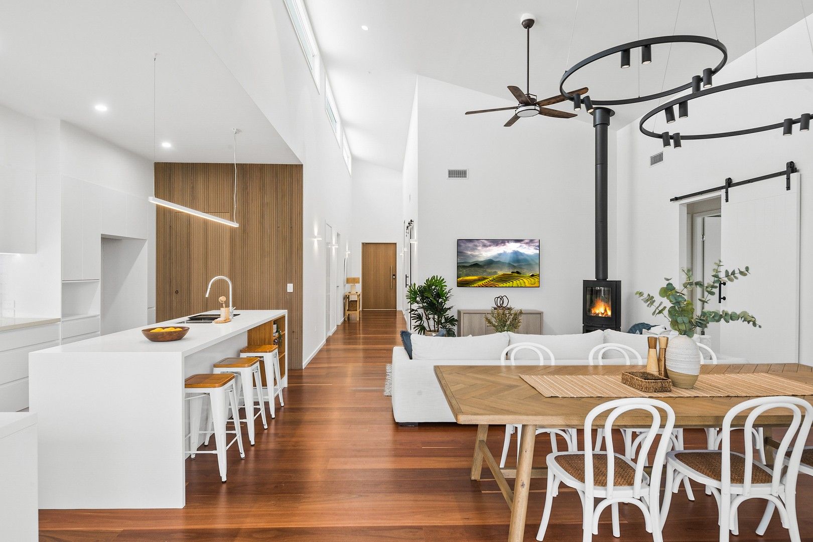 4 bedrooms House in 4 Lovegrove Street SHOALHAVEN HEADS NSW, 2535