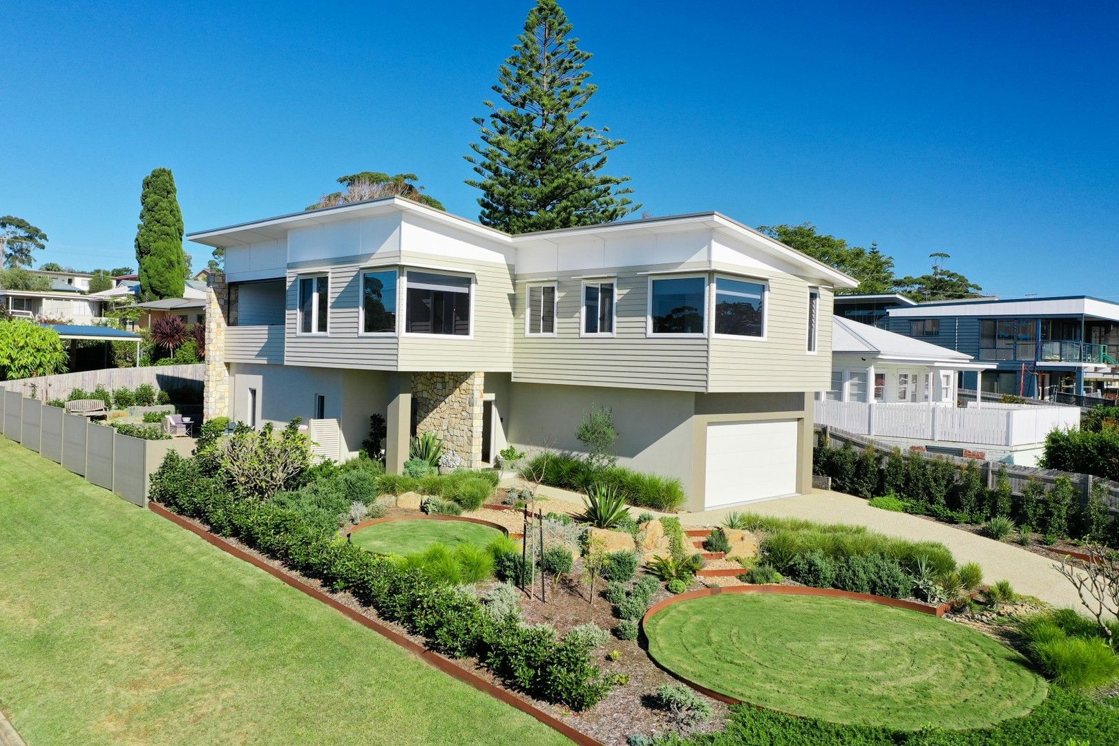 4 bedrooms House in 84 Seaview Street MOLLYMOOK NSW, 2539