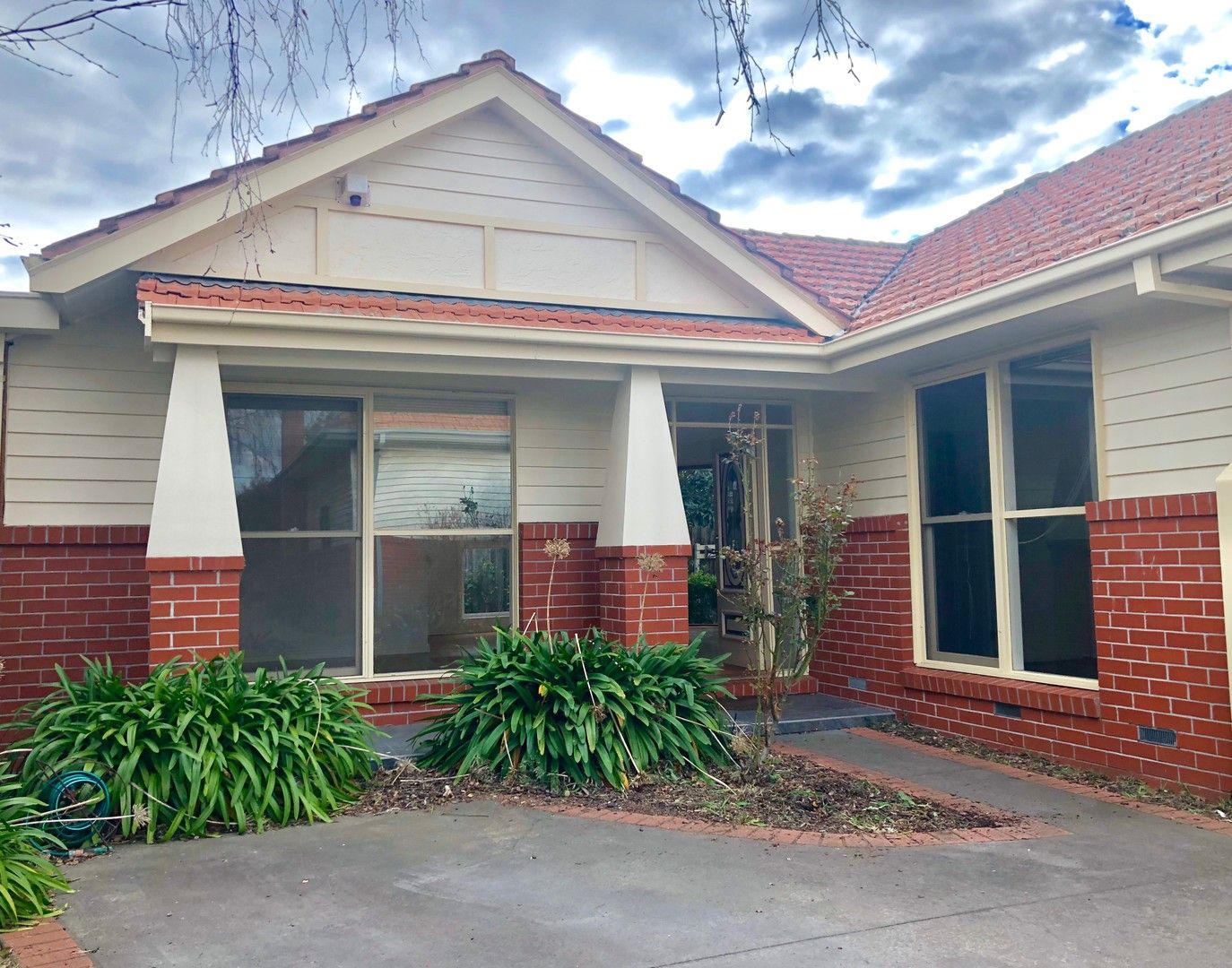 3 bedrooms Townhouse in 2/5 Camden Rd HUGHESDALE VIC, 3166