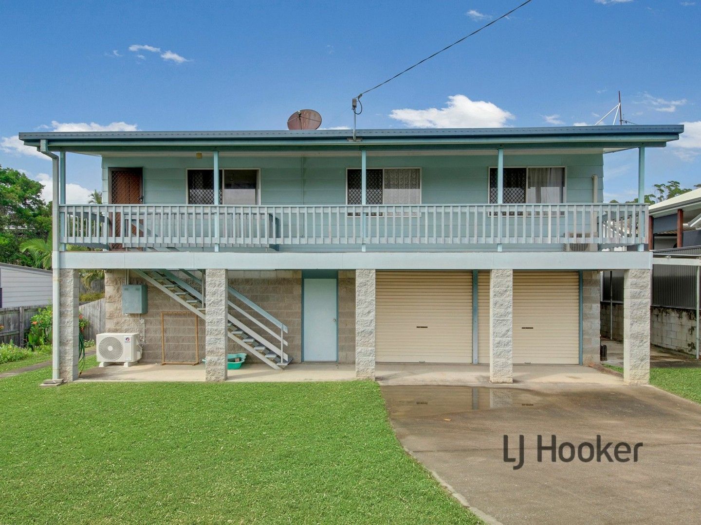 5 bedrooms House in 19 Davina Street BOYNE ISLAND QLD, 4680