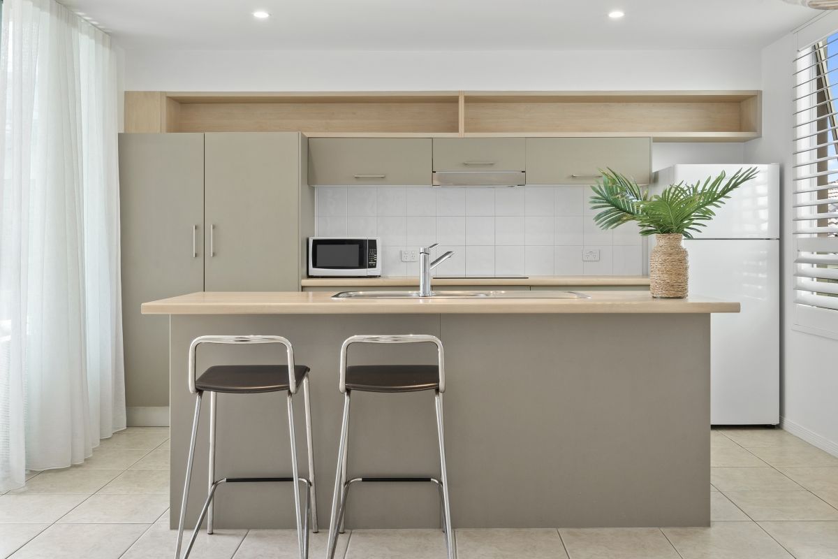 2 bedrooms Apartment / Unit / Flat in 5/2304 Gold Coast Highway MERMAID BEACH QLD, 4218