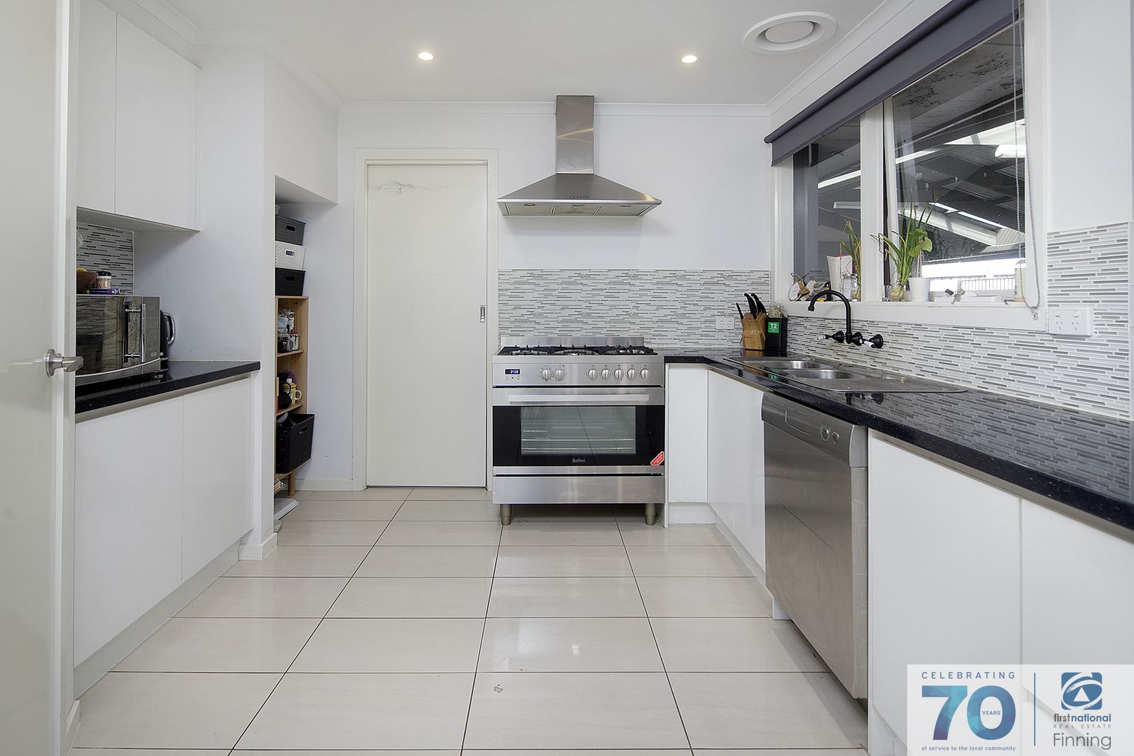 33 Holbourne Drive, Junction Village VIC 3977, Image 2