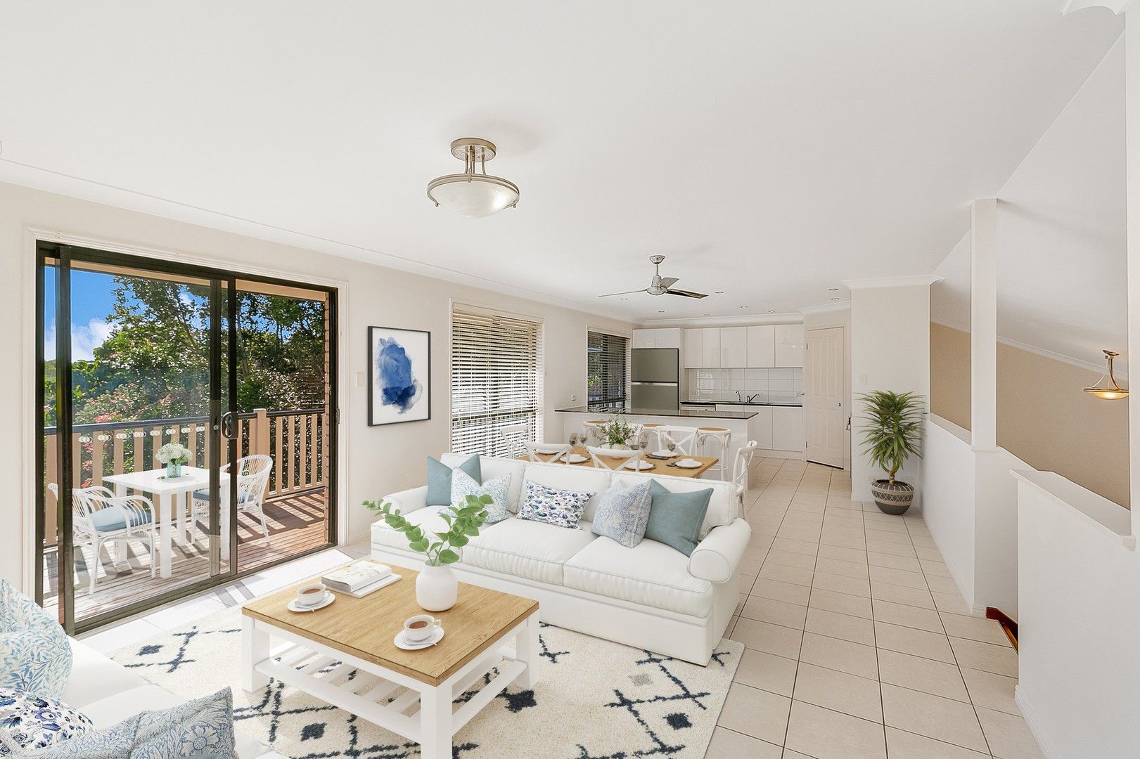 4 bedrooms House in 7 Donegal Court BANORA POINT NSW, 2486