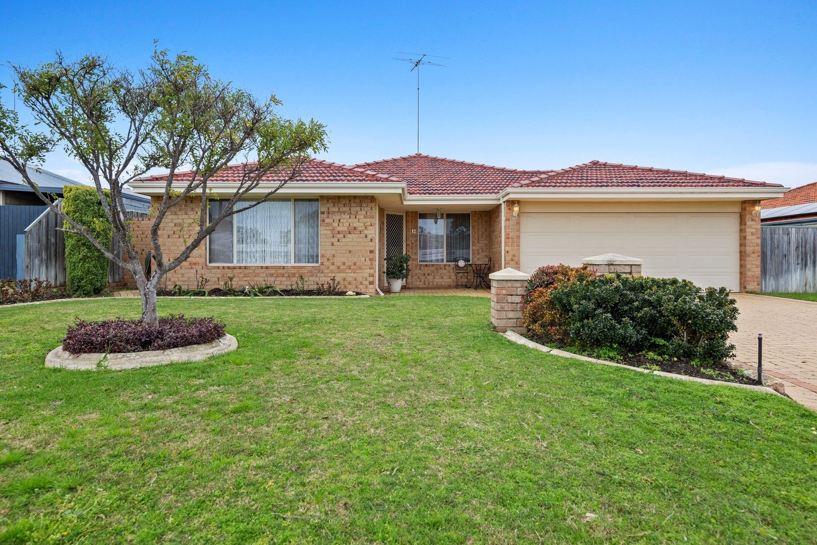 4 bedrooms House in 12 Waxflower Vista HALLS HEAD WA, 6210