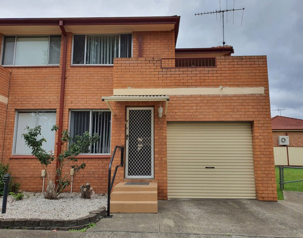 8/14 Bunbury Road, Macquarie Fields NSW 2564