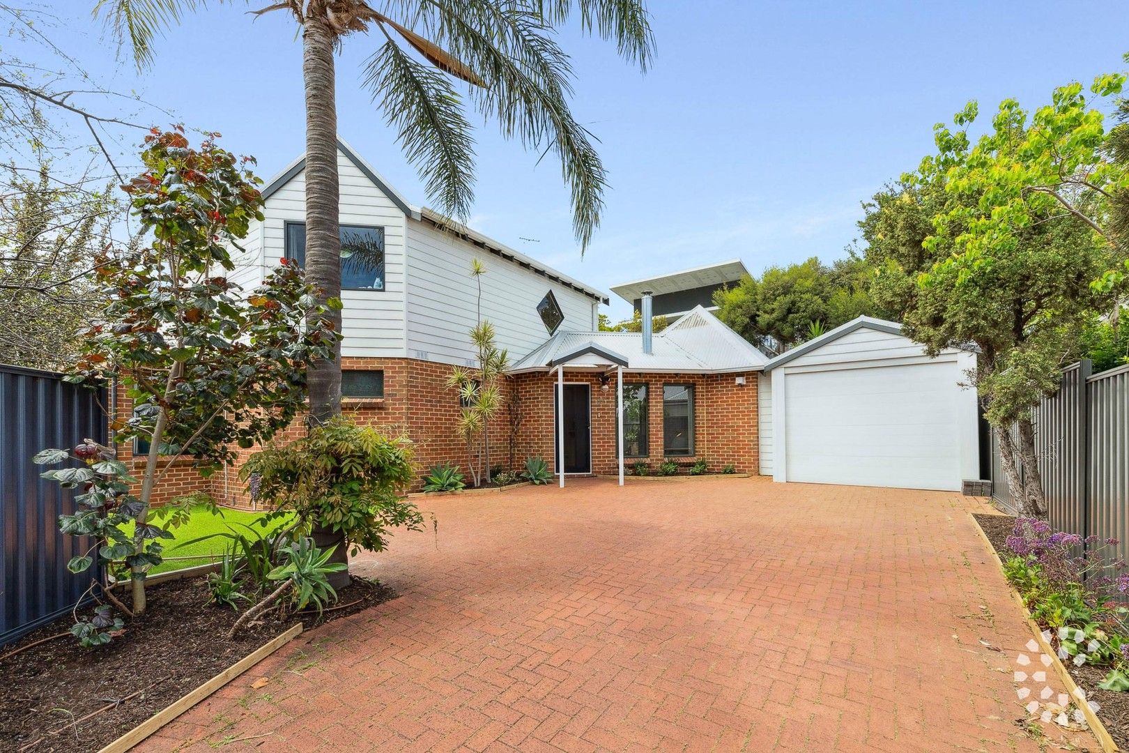3 bedrooms House in 32A Minilya Avenue WHITE GUM VALLEY WA, 6162