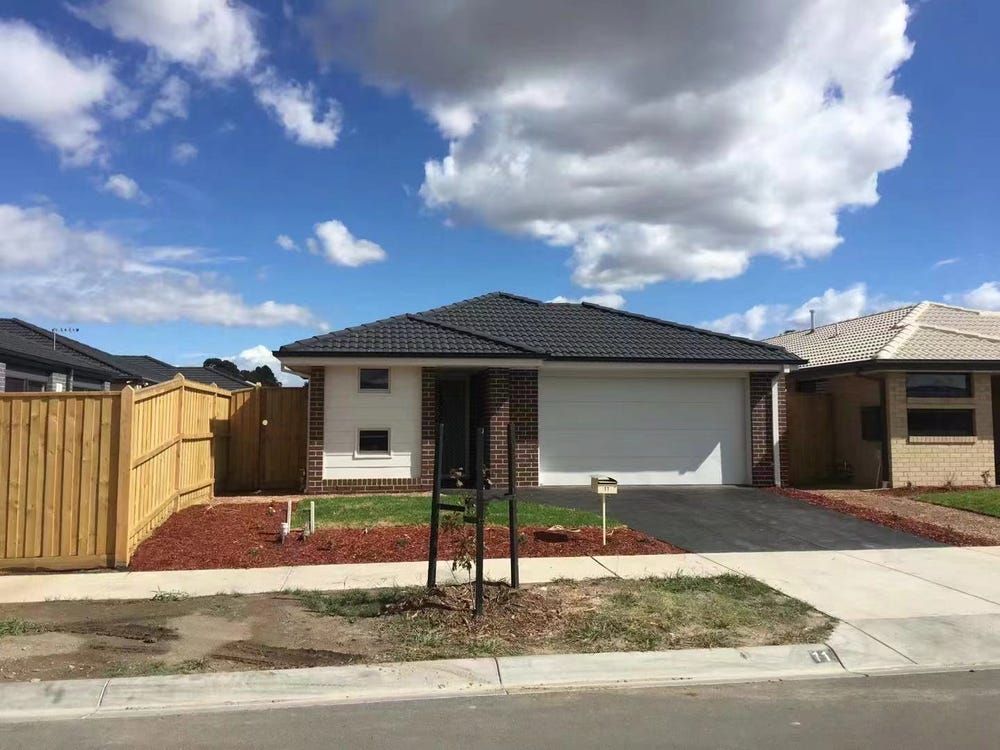 3 bedrooms House in 11 Tara Boulevard OFFICER VIC, 3809