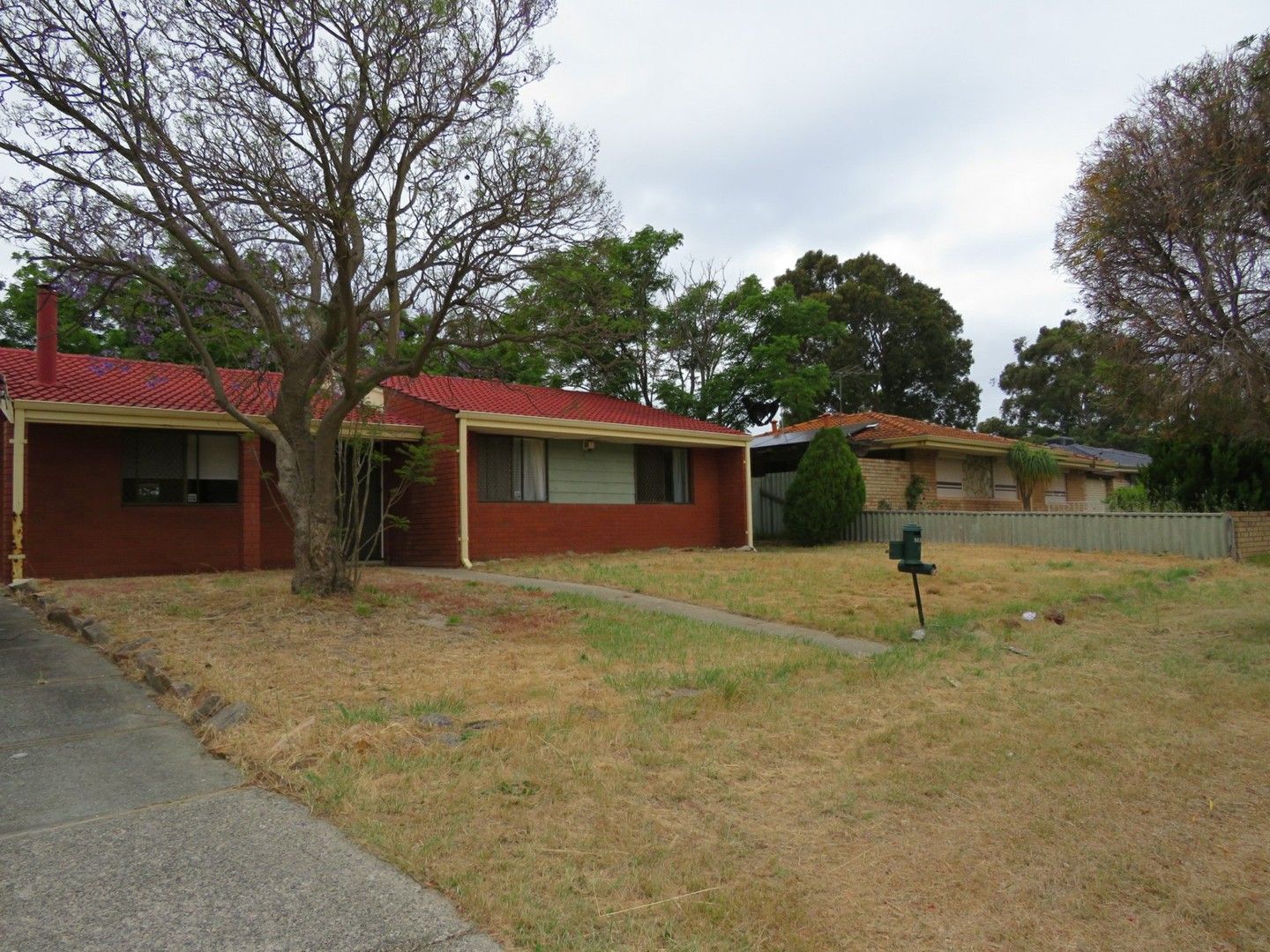 3 bedrooms House in 23 Mallow Way FORRESTFIELD WA, 6058