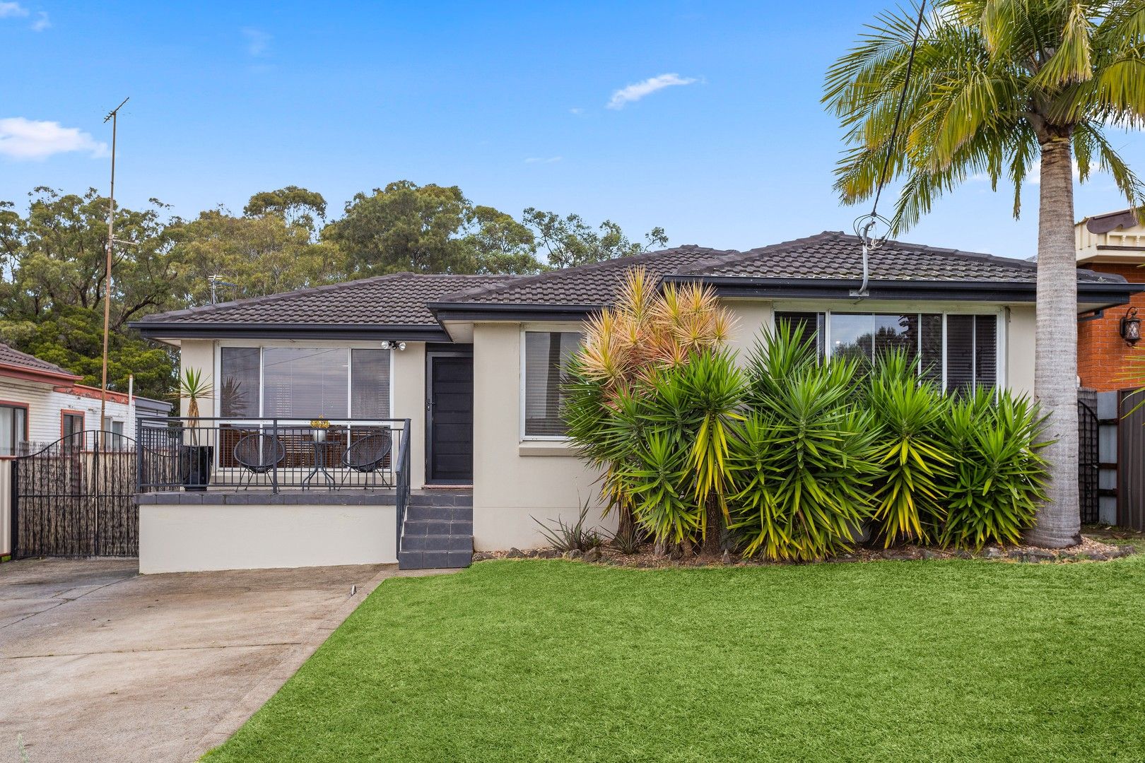 4 bedrooms House in 5 Robyn Road ALBION PARK RAIL NSW, 2527