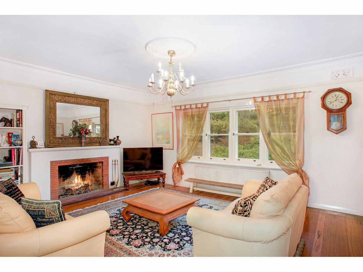 16 St Andrews Road, Leura NSW 2780, Image 2