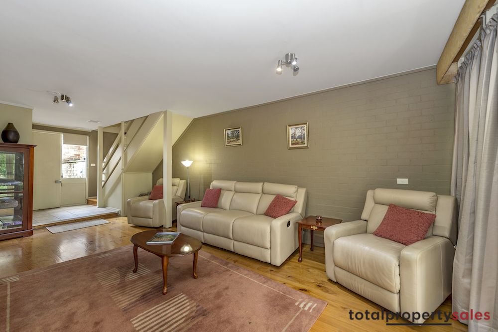 2 Barnet Close, Phillip ACT 2606, Image 1