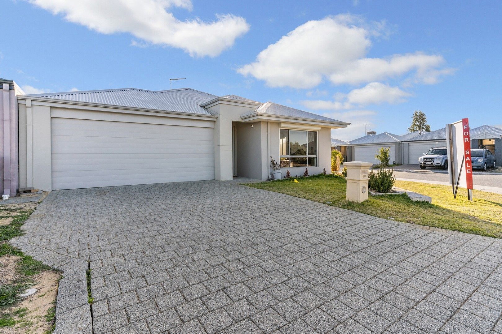 4 bedrooms House in 38 Hobson Loop PIARA WATERS WA, 6112