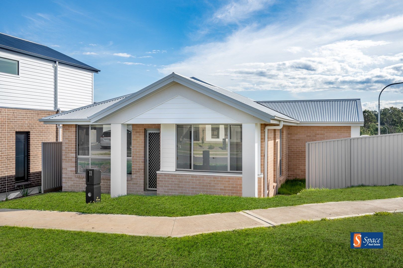 4 bedrooms House in 22 Cain Avenue GREGORY HILLS NSW, 2557