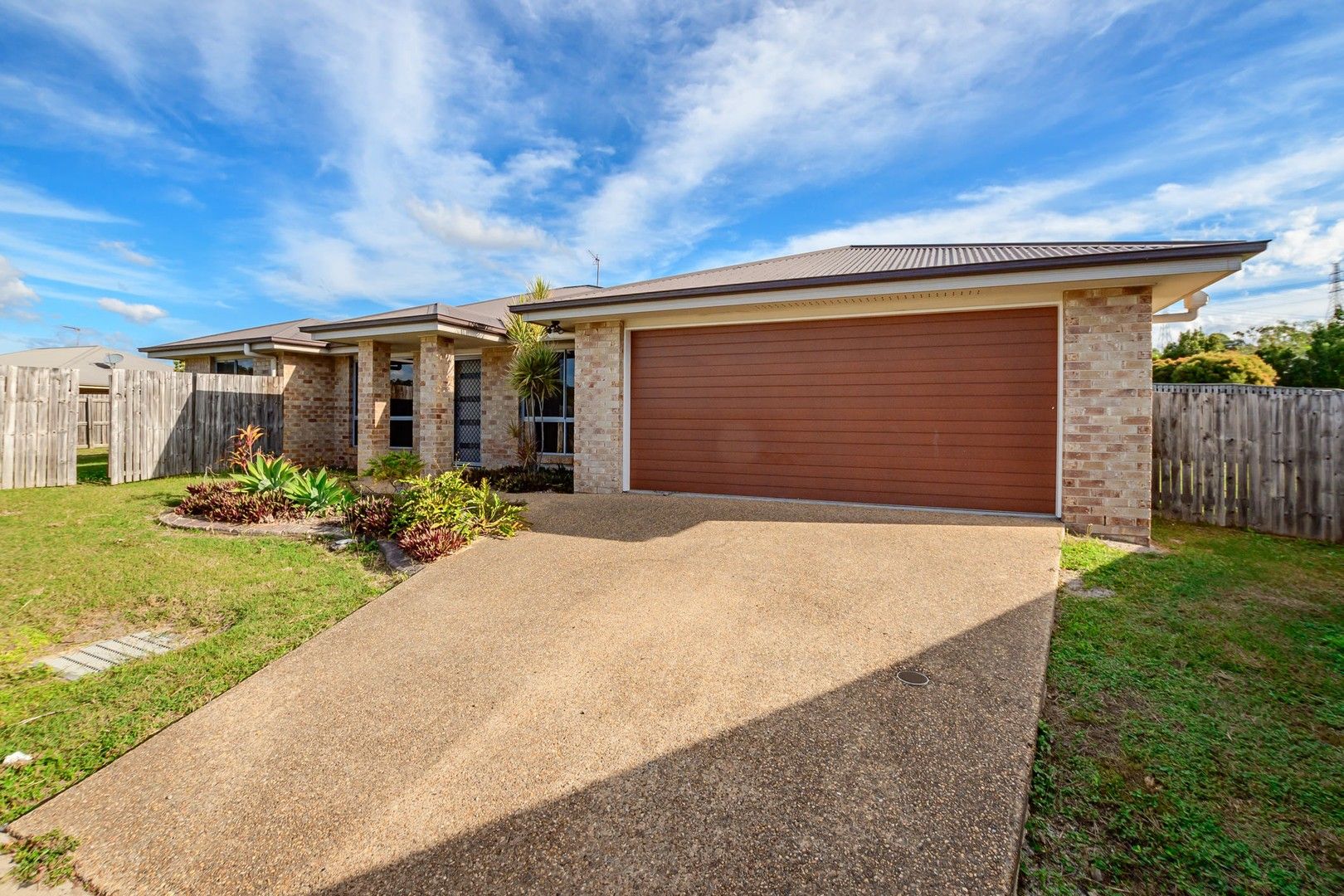 4 bedrooms House in 6 Woodland Court KIRKWOOD QLD, 4680