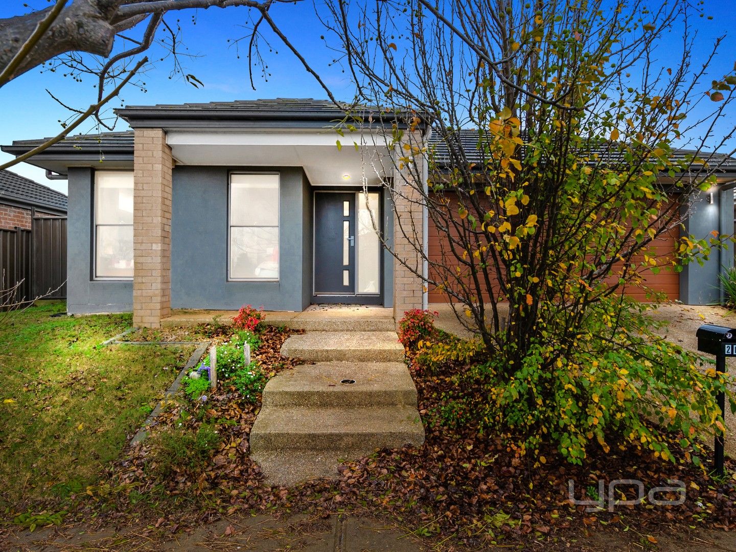 4 bedrooms House in 20 Avebury Drive COBBLEBANK VIC, 3338