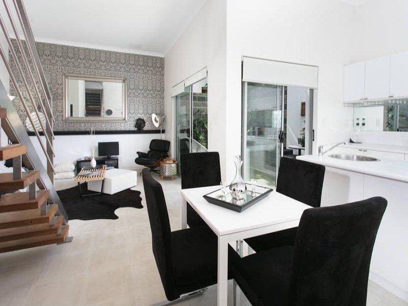 3 bedrooms Townhouse in 16A Stamford Street LEEDERVILLE WA, 6007