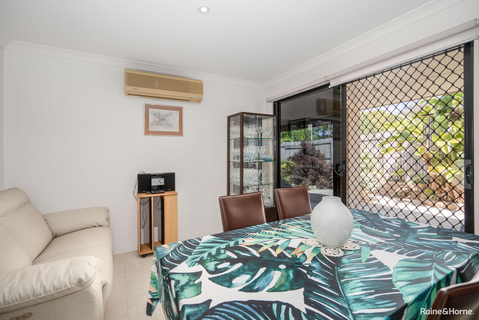 12/2 Barnstaple Street, Torquay QLD 4655, Image 2