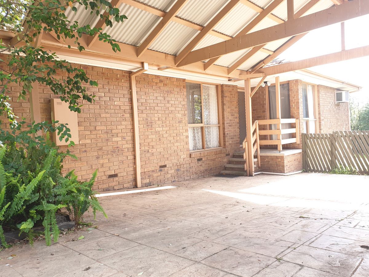 3 bedrooms House in 54 Strathavan Drive BERWICK VIC, 3806