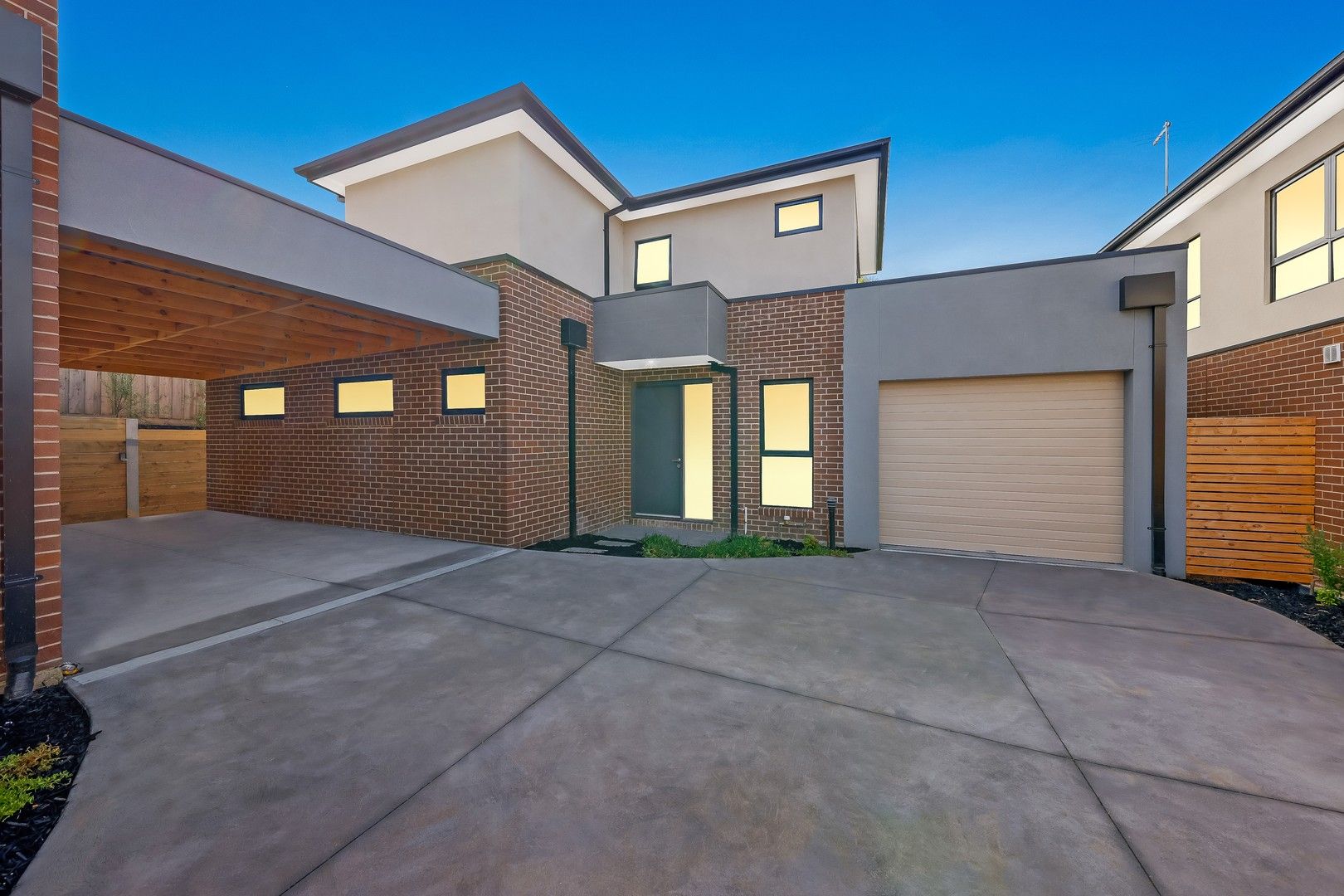 4 bedrooms Townhouse in 5/10 Powers Street DONVALE VIC, 3111