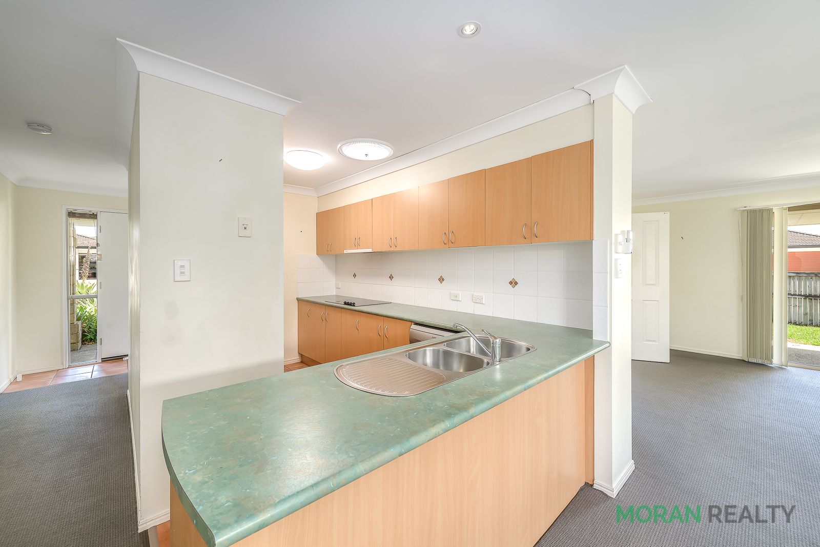 8 Sugargum Court, Molendinar QLD 4214, Image 0