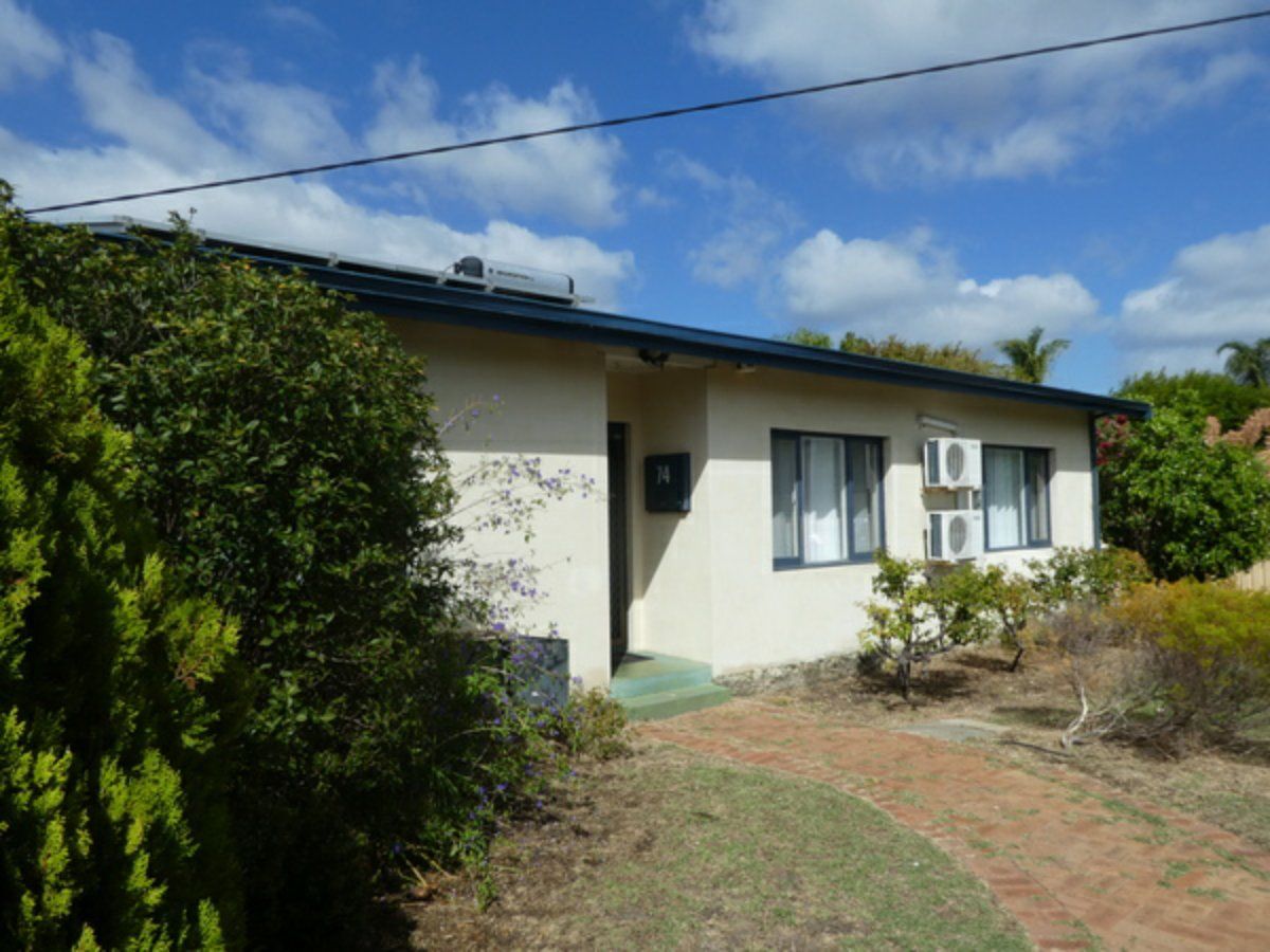 3 bedrooms House in 74A Wilfred Road THORNLIE WA, 6108