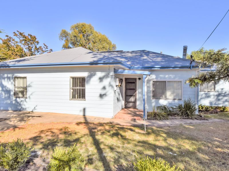 20 Blackett Avenue, Young NSW 2594, Image 2