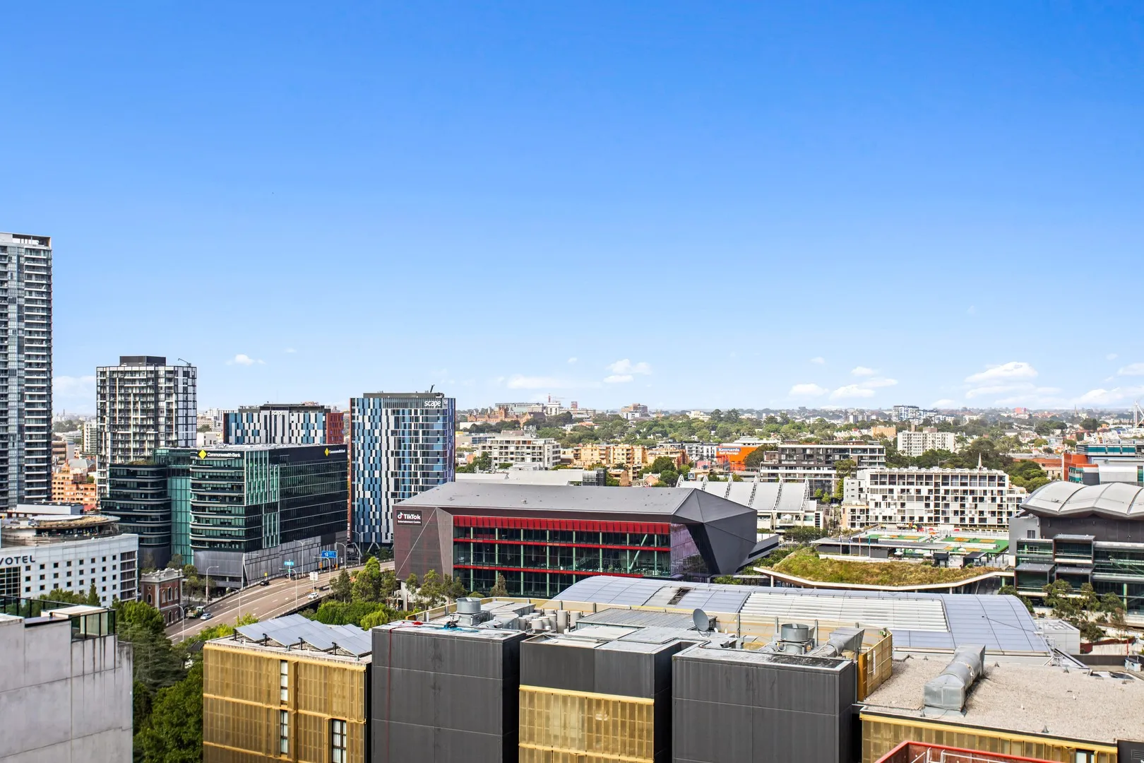 STYLISH ONE BEDROOM WITH CAR SPACE, DISTRICT VIEWS, PROMINENT CBD LOCATION, Sydney