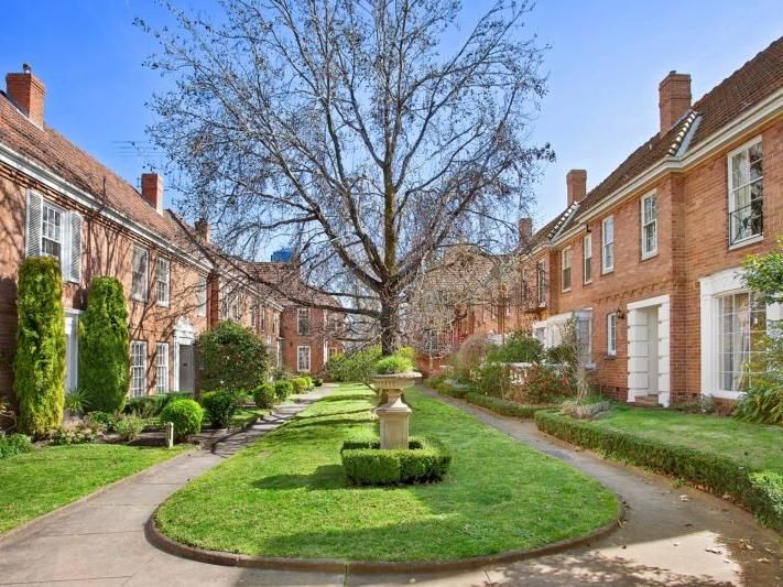 3 bedrooms Townhouse in 2/39-41 Kensington Road SOUTH YARRA VIC, 3141