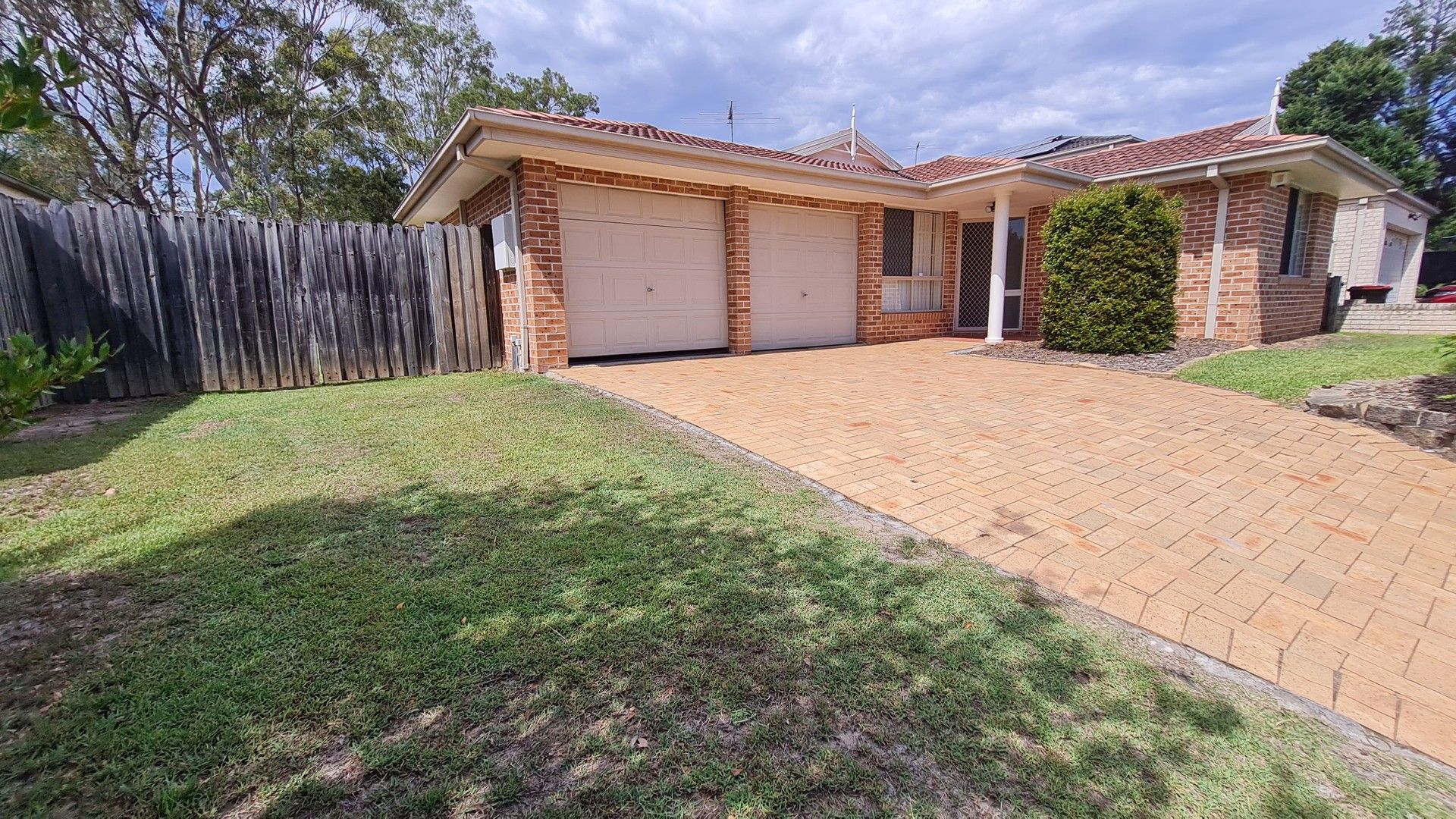 4 bedrooms House in 4 Collie Court WATTLE GROVE NSW, 2173