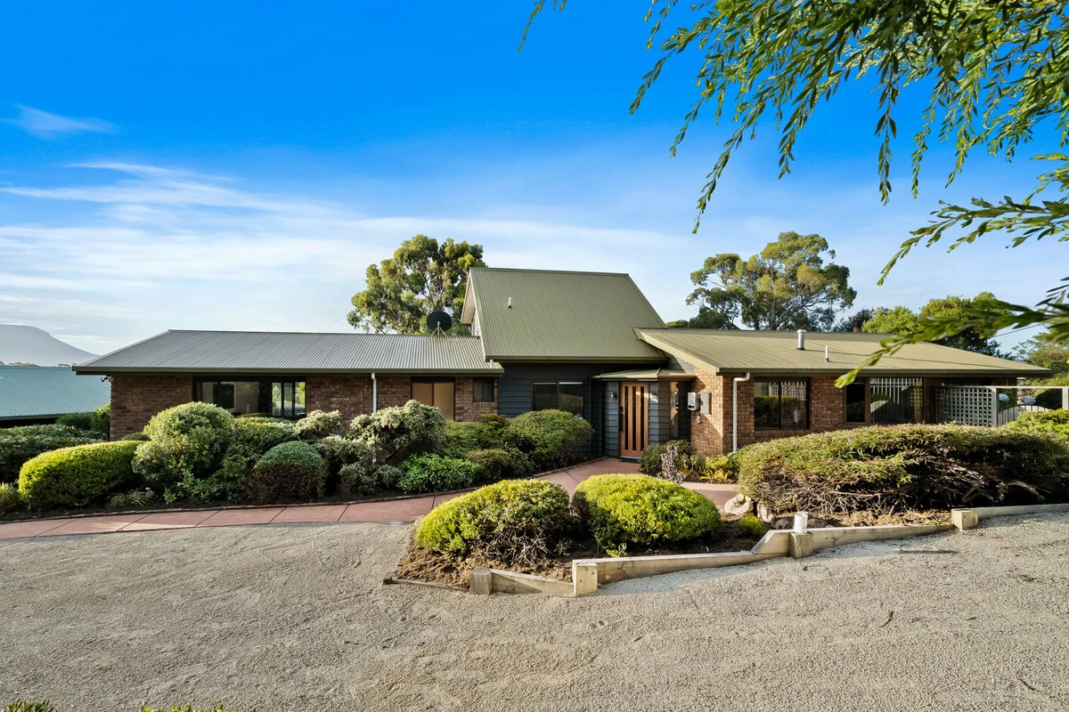 1 Burwood Drive, Blackmans Bay TAS 7052