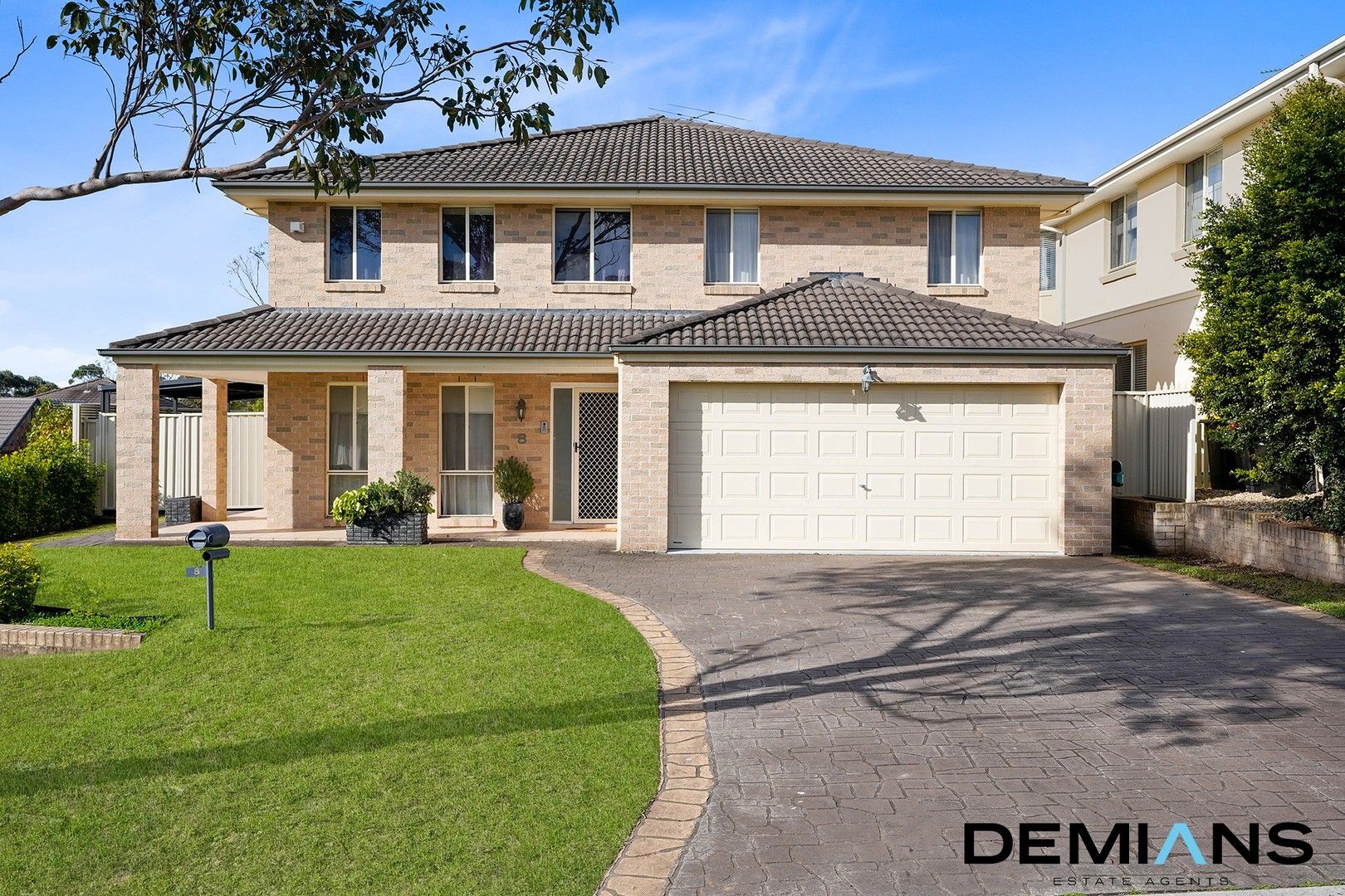 5 bedrooms House in 8 Pratia Court VOYAGER POINT NSW, 2172