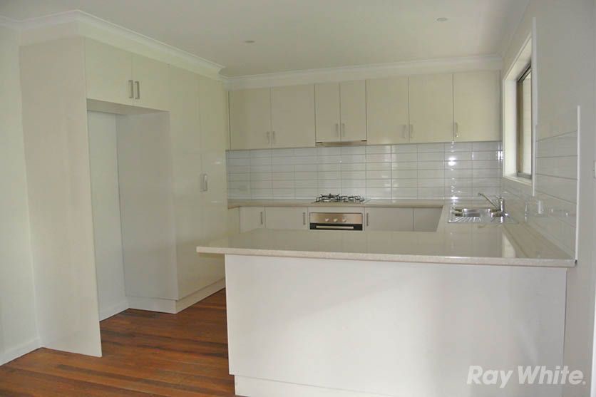 4 bedrooms House in 13 Basil Crescent WHEELERS HILL VIC, 3150