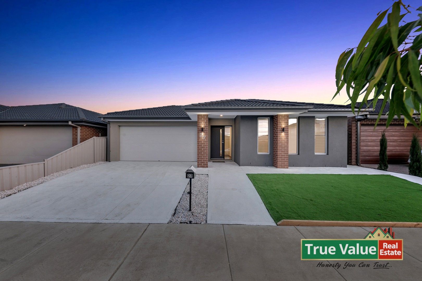 4 bedrooms House in 27 CENTURION AVENUE TARNEIT VIC, 3029