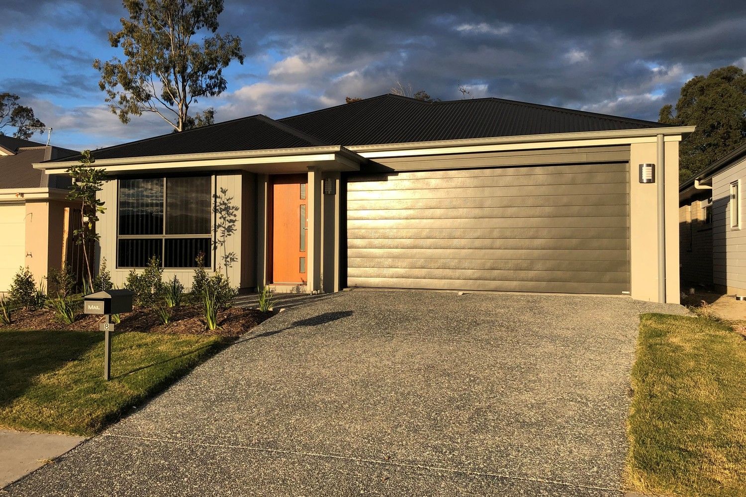 4 bedrooms House in 8 Barnyard Drive PARK RIDGE QLD, 4125