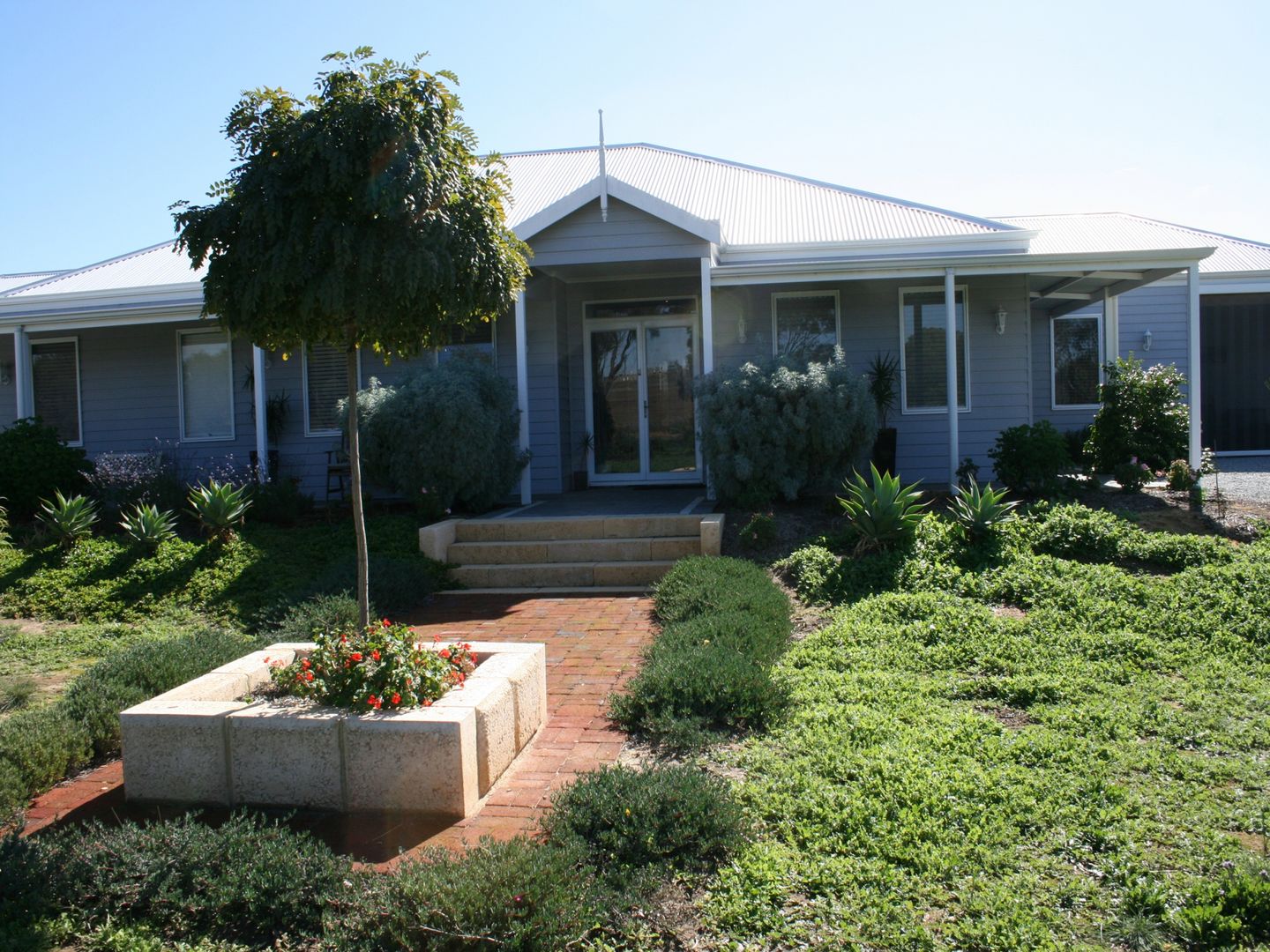 3 bedrooms Acreage / Semi-Rural in 10 Simmons Road BEVERLEY WA, 6304