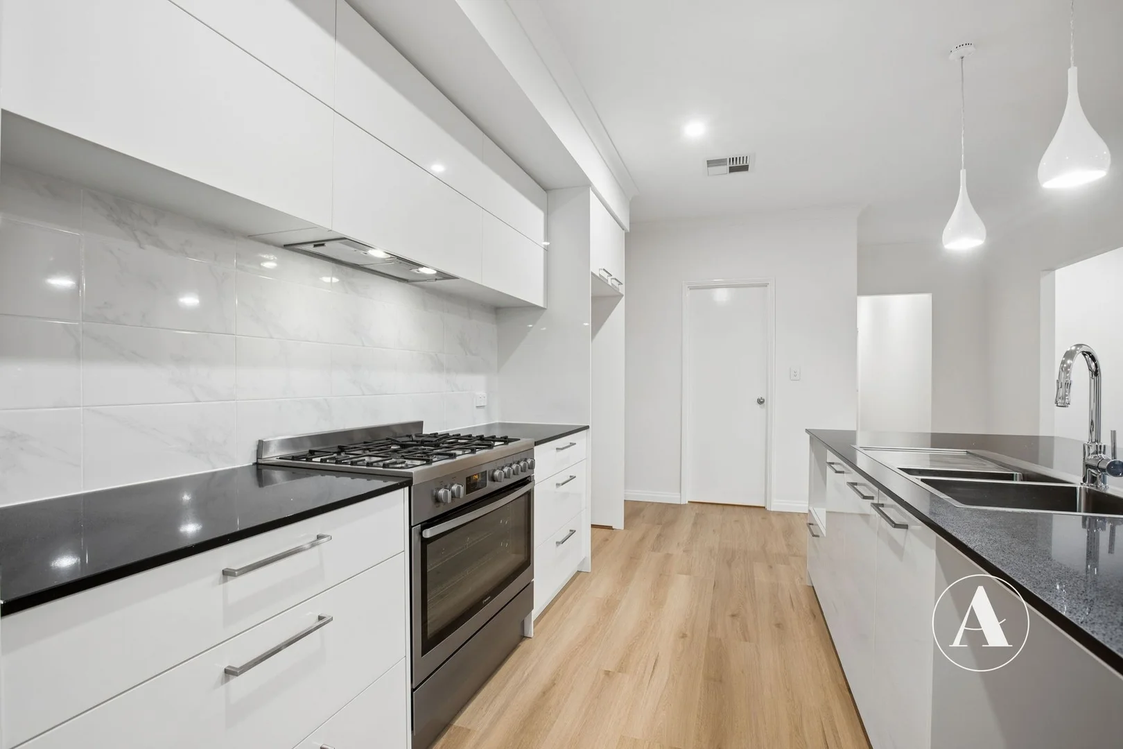 Additional image 10 of 4 Oaklawn Street, Hilbert WA 6112