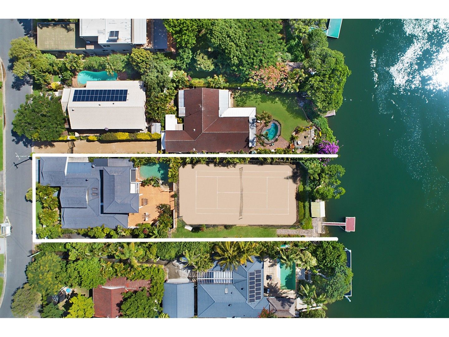 4 bedrooms House in 26 Karina Crest BROADBEACH WATERS QLD, 4218