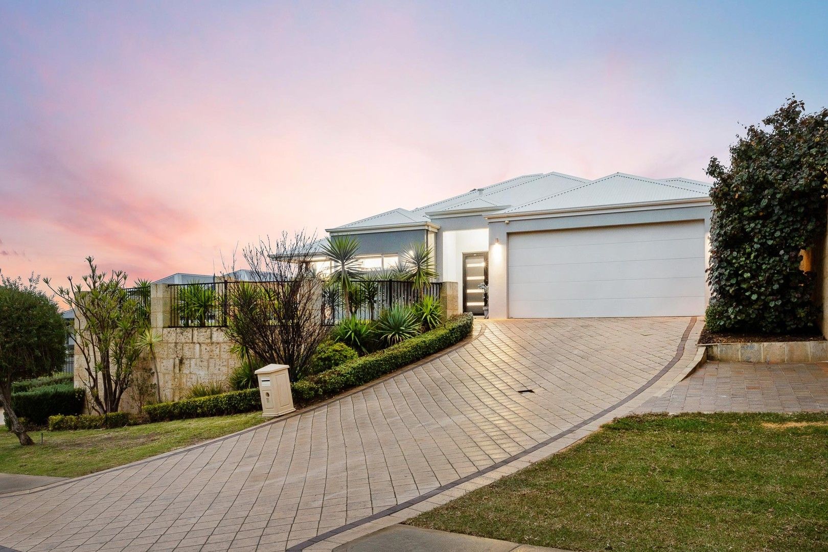 4 bedrooms House in 11 Black Swan Rise BEELIAR WA, 6164