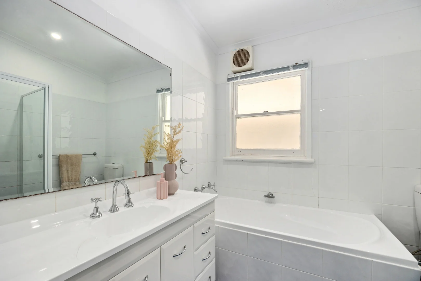 Additional image 5 of 14 & 14a Fran Avenue, Berkeley Vale NSW 2261