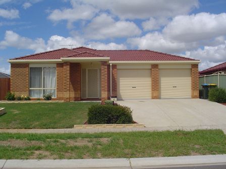 3 bedrooms House in 4 Calais Court HOPPERS CROSSING VIC, 3029