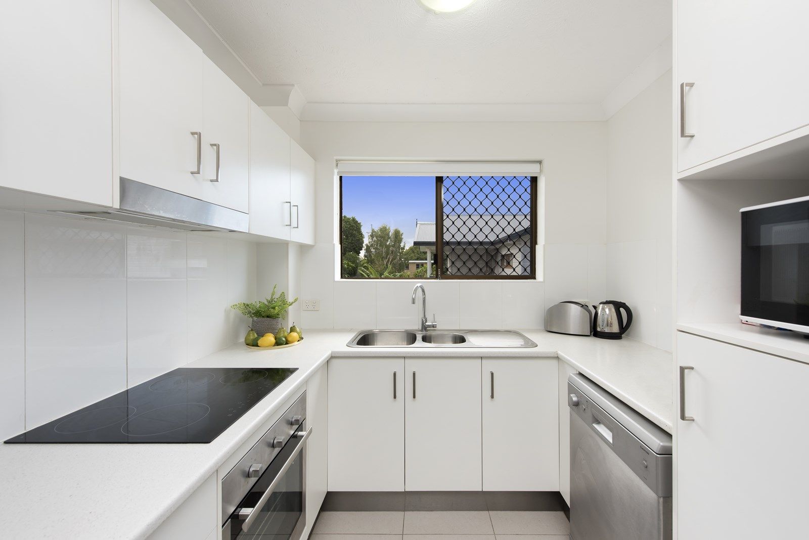 2/9 Pear Street, Greenslopes QLD 4120, Image 2