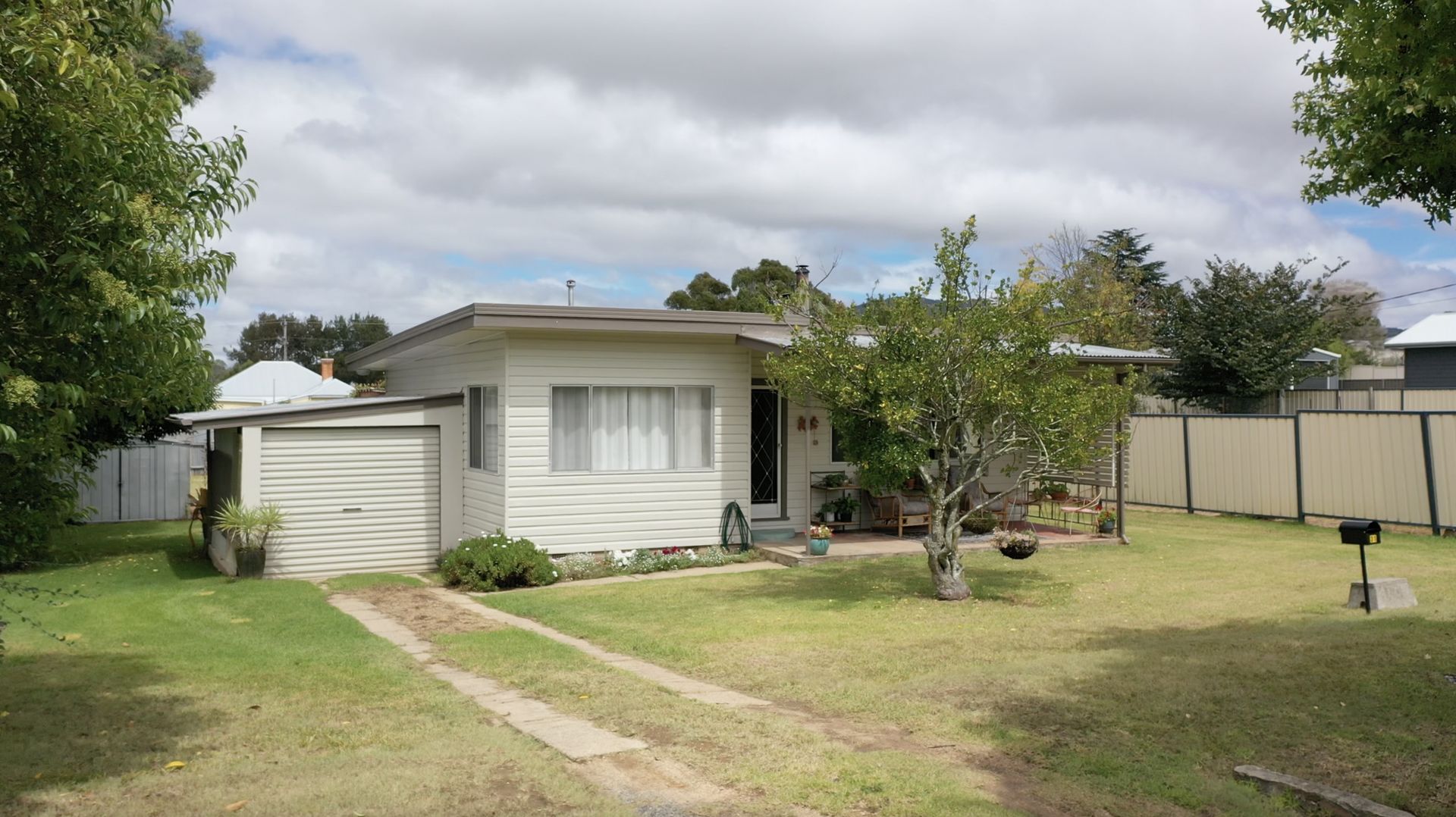 31 Margaret Street, Tenterfield NSW 2372, Image 0