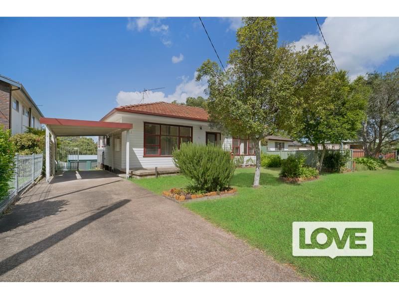 3 bedrooms House in 22 Middle Point Road BOLTON POINT NSW, 2283