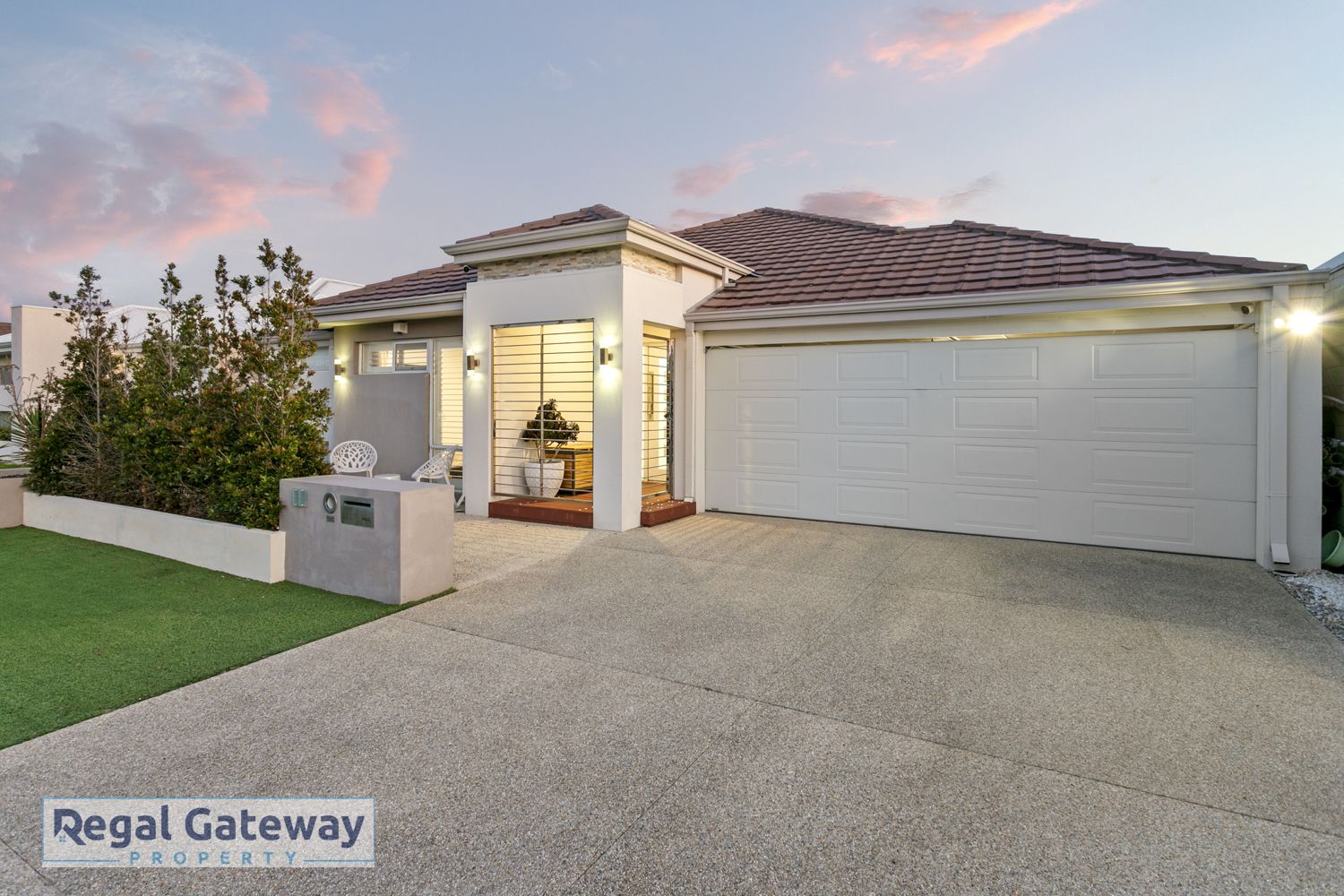 5 bedrooms House in 15 Towarri Way WANDI WA, 6167