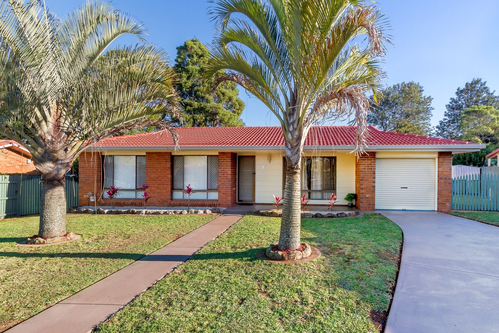 3 bedrooms House in 9 Lavender Court CENTENARY HEIGHTS QLD, 4350