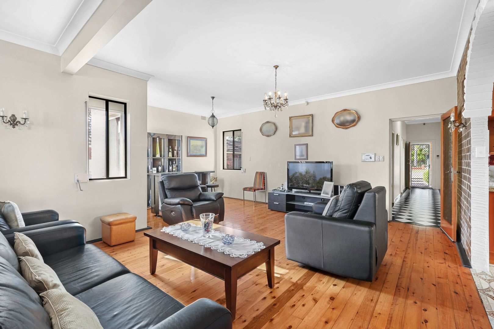 Sold 11 Collingwood Avenue, Earlwood NSW 2206 on 13 Sep 2023