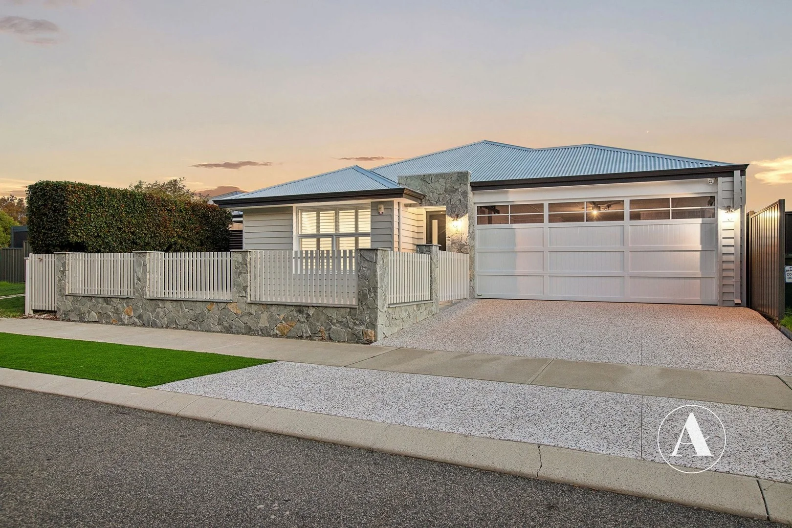 4 Oaklawn Street, Hilbert WA 6112