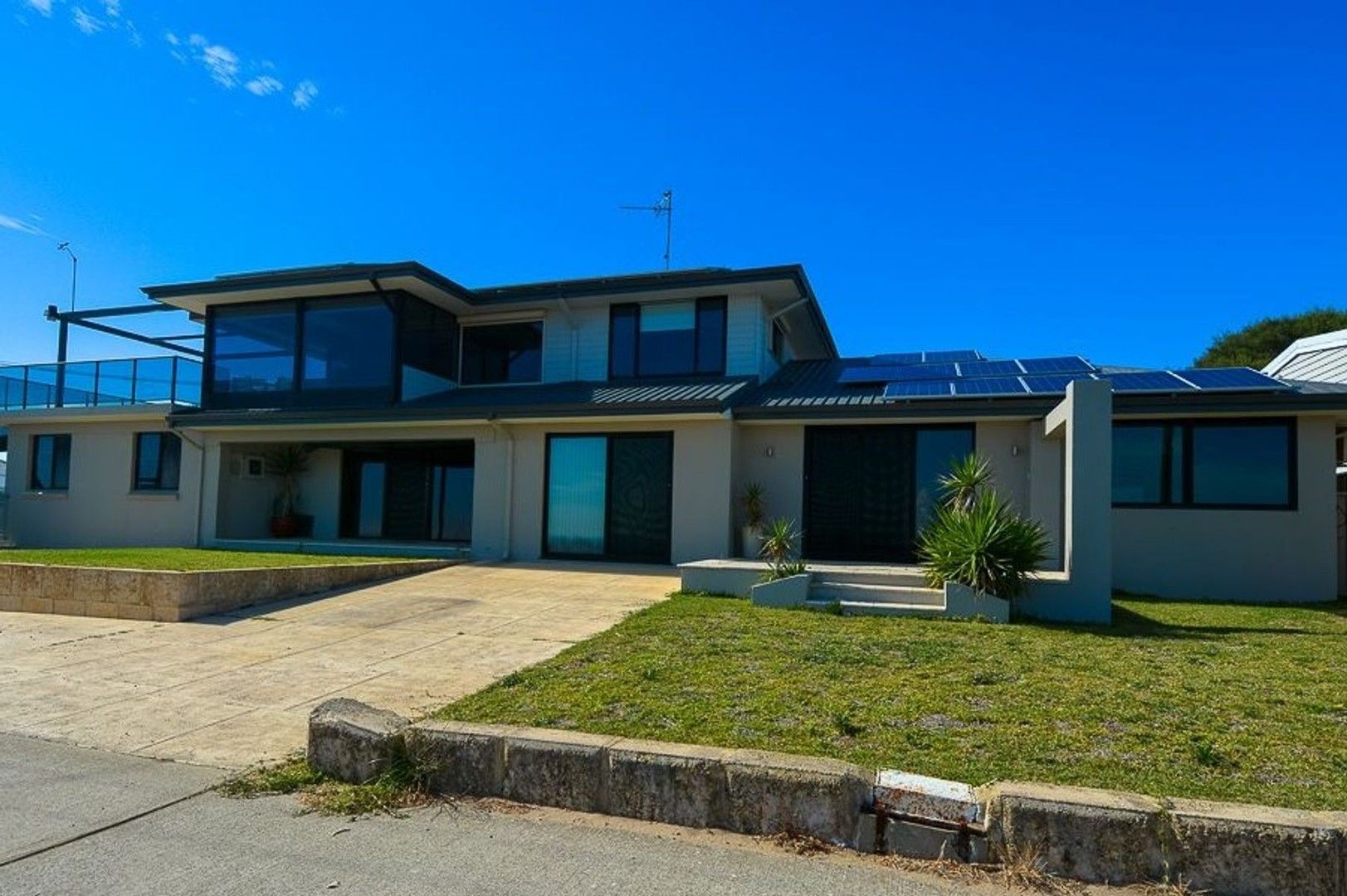 3 bedrooms House in 121 Spinaway Parade FALCON WA, 6210