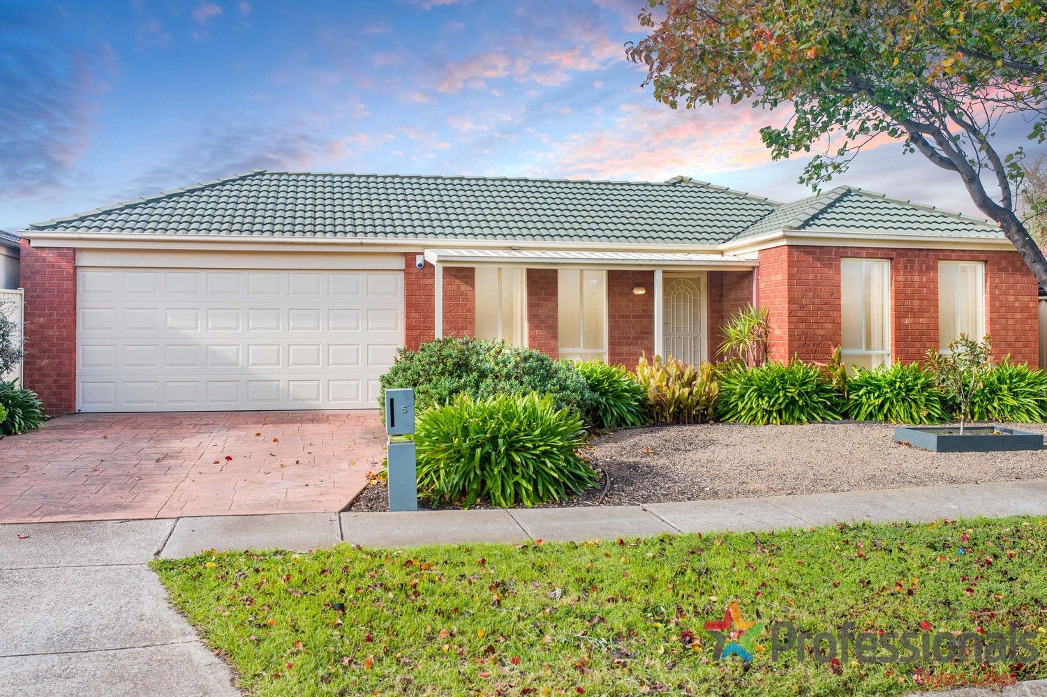 4 bedrooms House in 5 Marner Avenue HILLSIDE VIC, 3037
