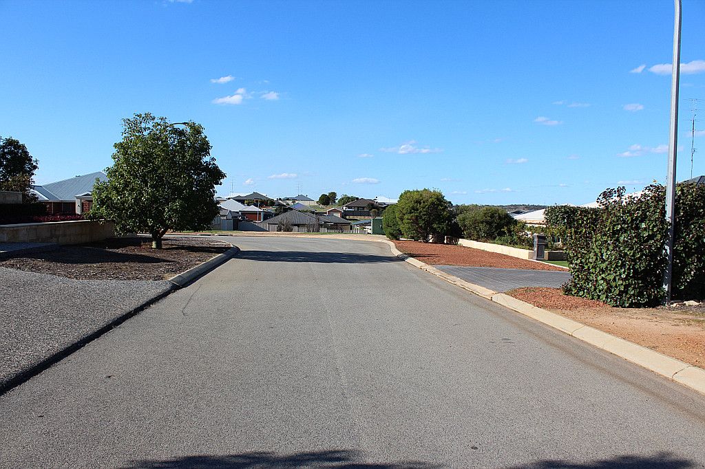 13 Golf Crescent, Northam WA 6401, Image 2